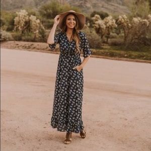 WREN AND IVORY Araminta Print Maxi in BLACK